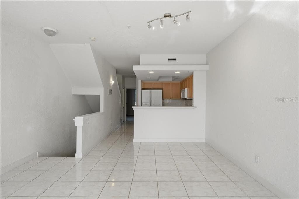 116 BRENT CIRCLE photo 6