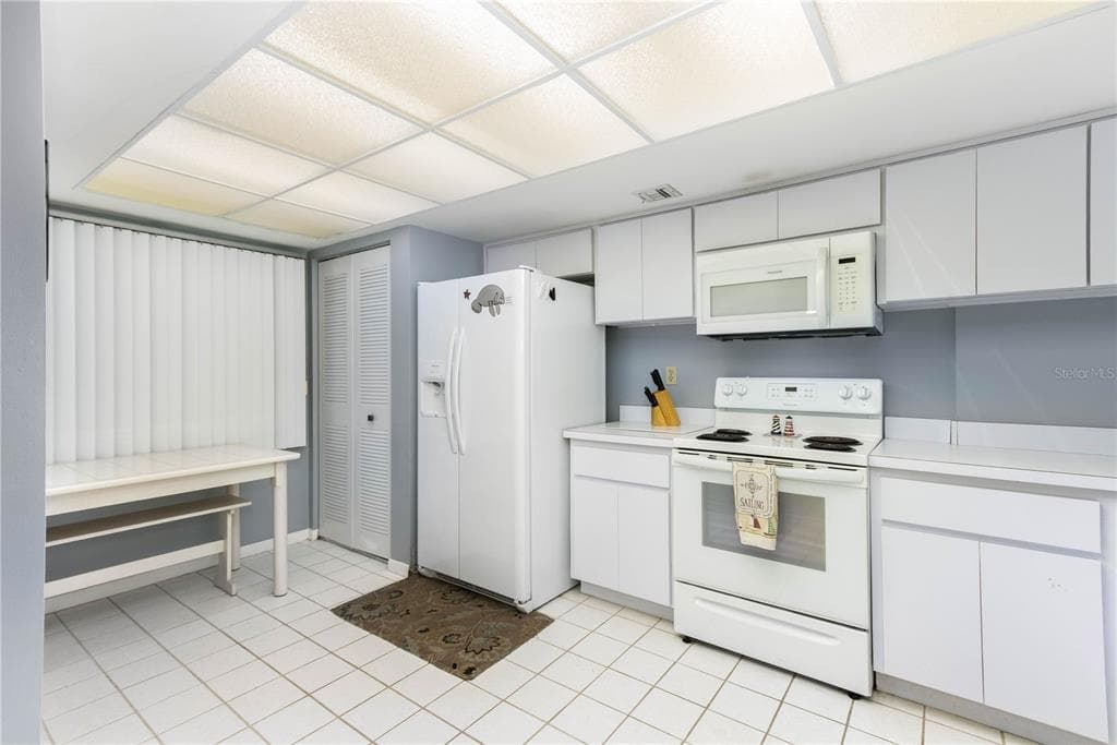 650 ISLAND WAY 602 photo 12