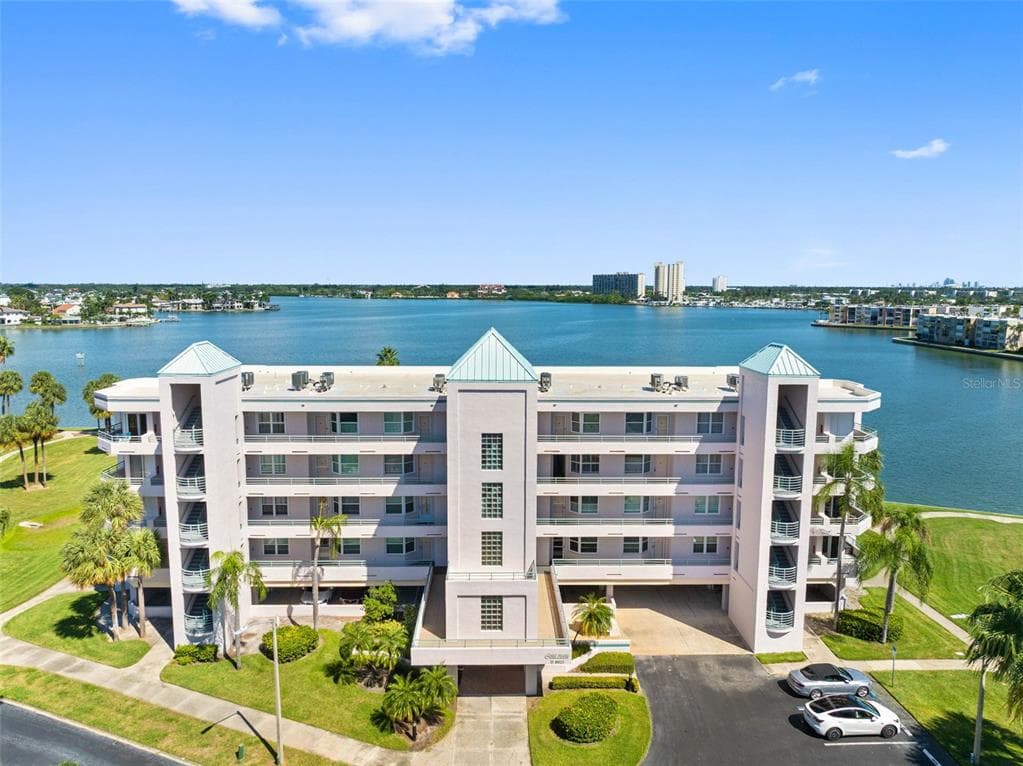 8021 SAILBOAT KEY BOULEVARD S 304 photo 2
