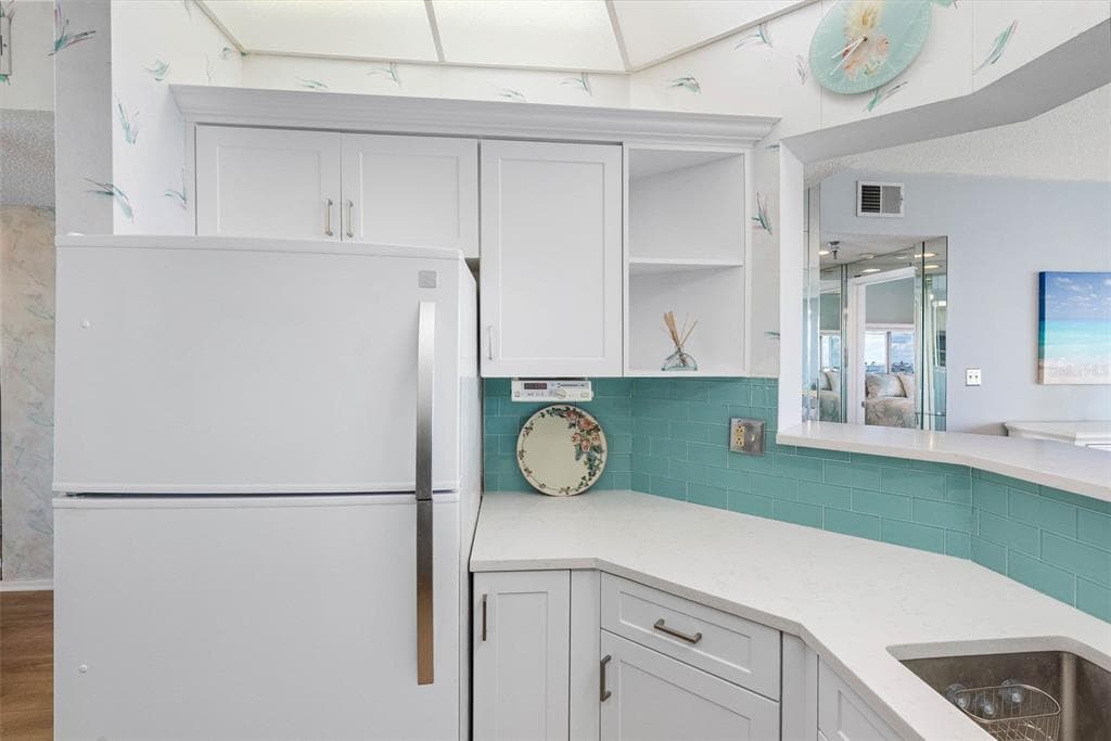 8021 SAILBOAT KEY BOULEVARD S 304 photo 17