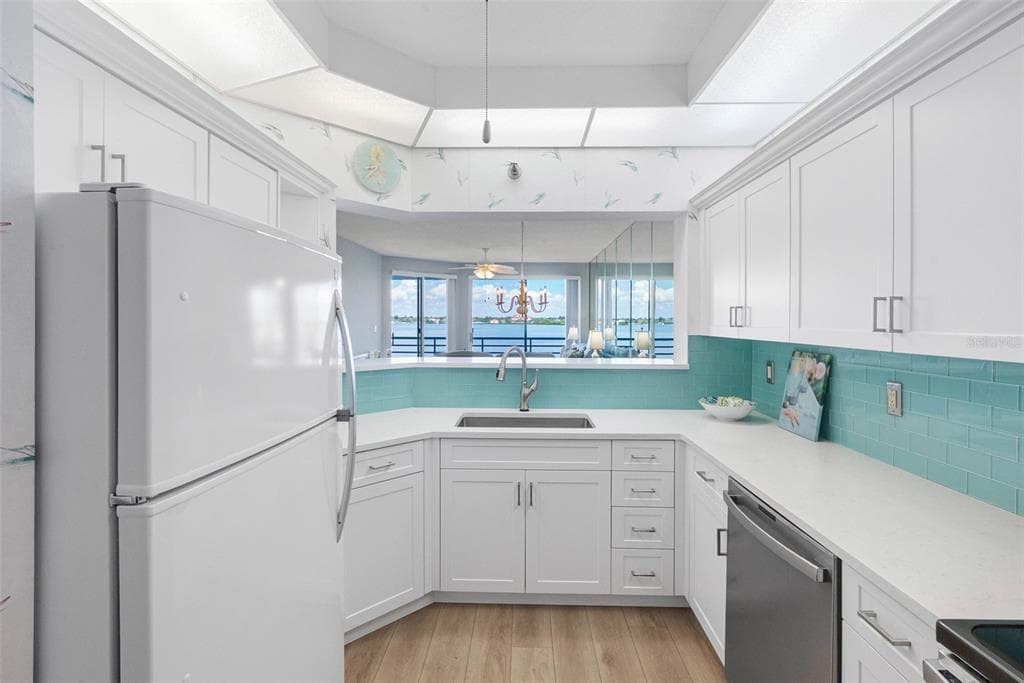 8021 SAILBOAT KEY BOULEVARD S 304 photo 16
