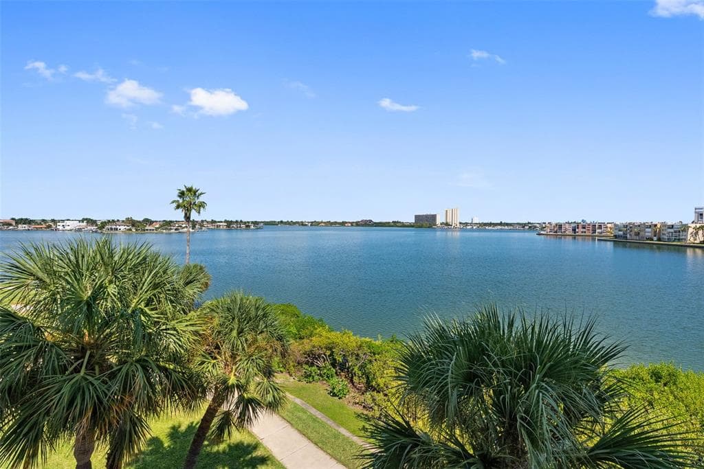 8021 SAILBOAT KEY BOULEVARD S 304 photo 8