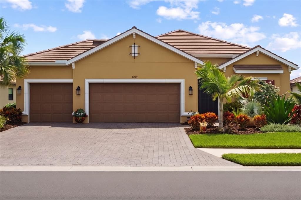 5229 CASERTA COURT photo 1