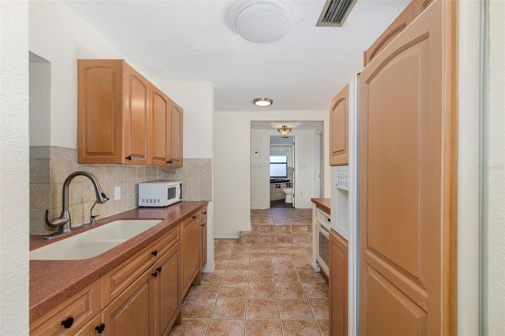 3138 BLUFF BOULEVARD photo 22