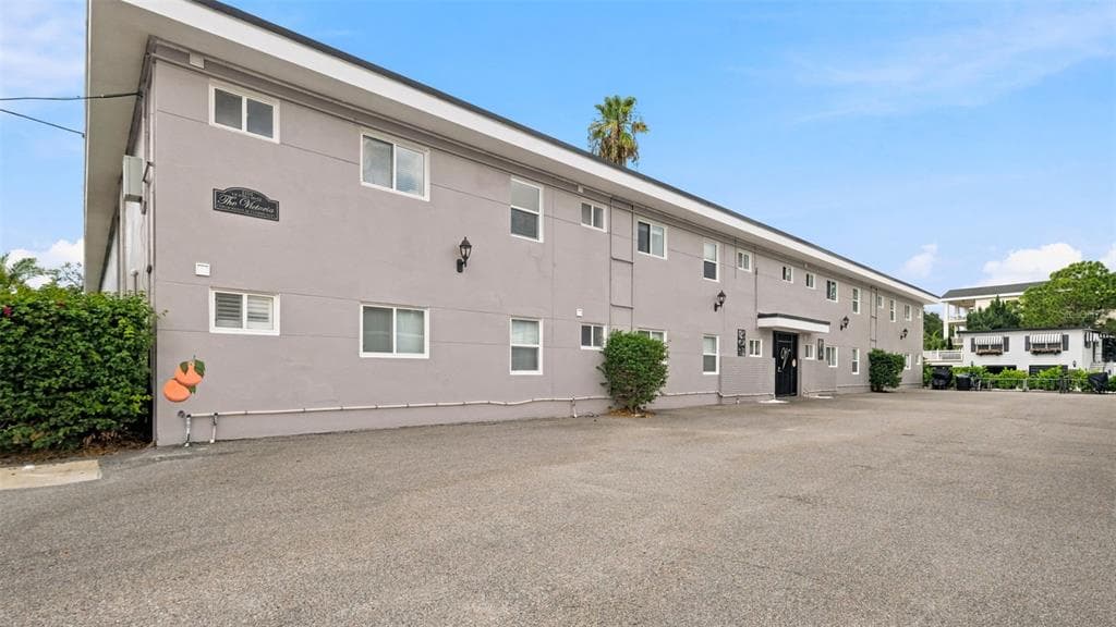 1101 VICTORIA DRIVE 1 photo 1