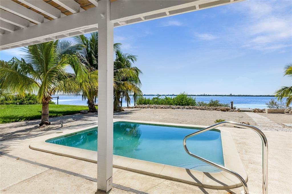 901 CHAPIN BOULEVARD photo 13