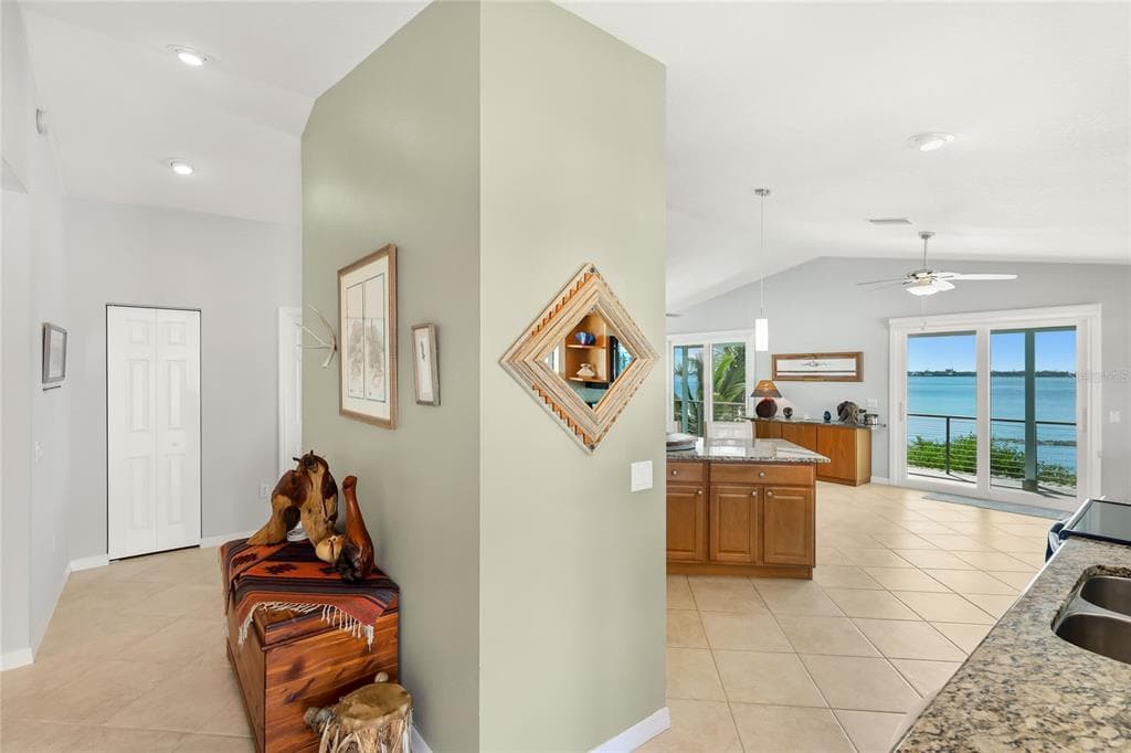 901 CHAPIN BOULEVARD photo 18