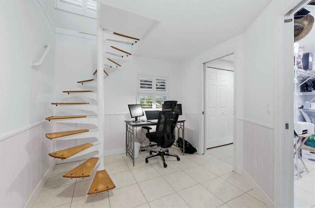 900 OXFORD DRIVE photo 12