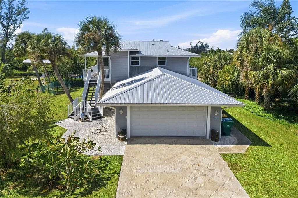 900 OXFORD DRIVE photo 1
