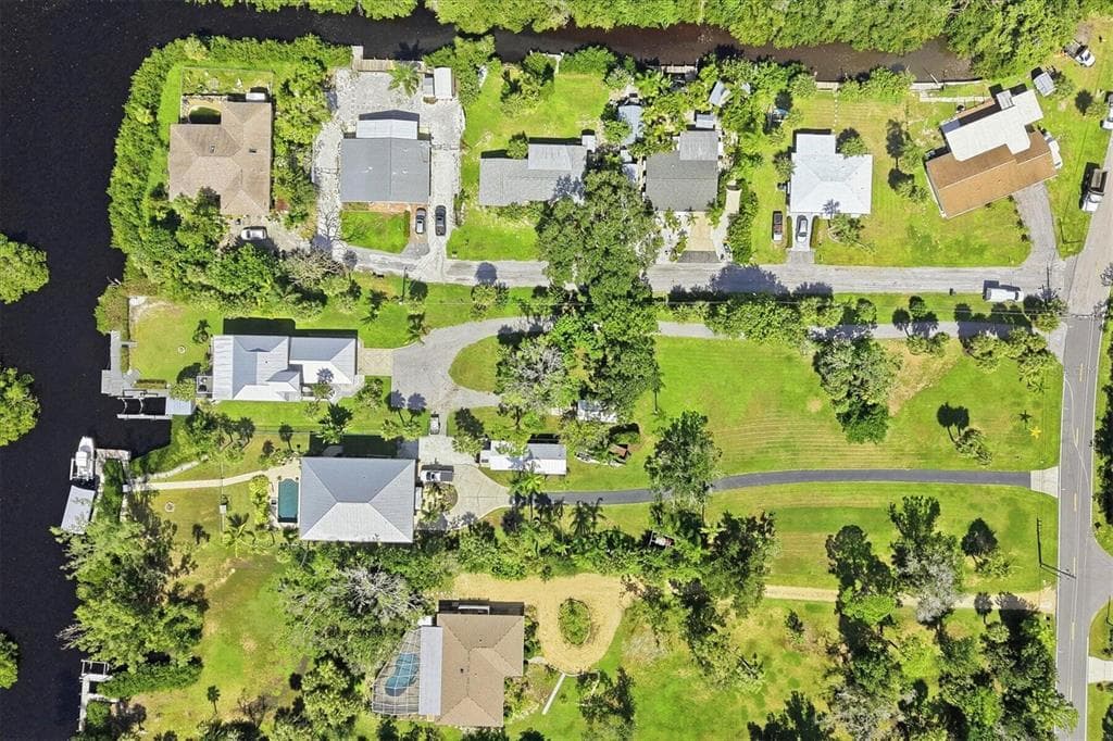 900 OXFORD DRIVE photo 20