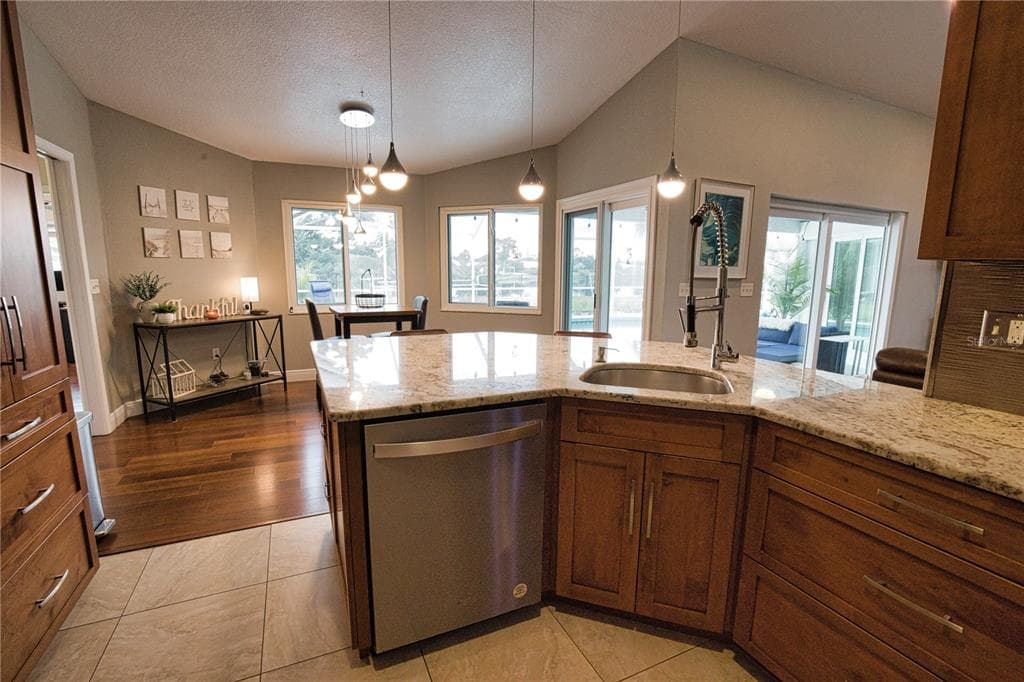 6308 ZENO CIRCLE photo 21