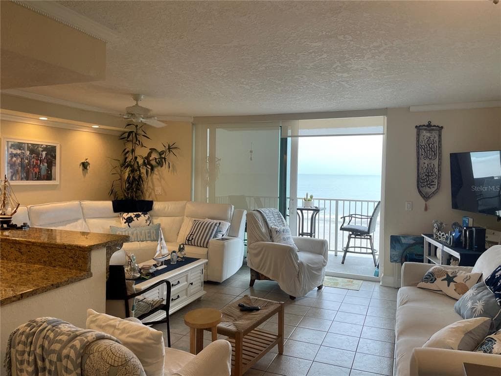 18650 GULF BOULEVARD 304 photo 13