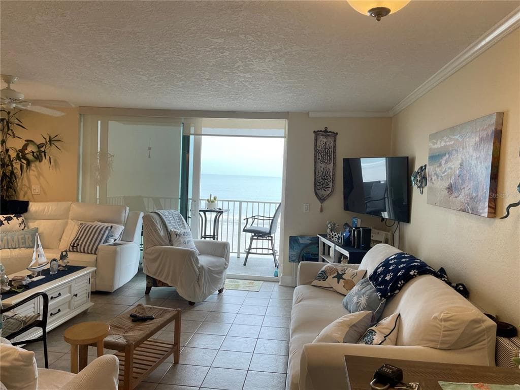 18650 GULF BOULEVARD 304 photo 12
