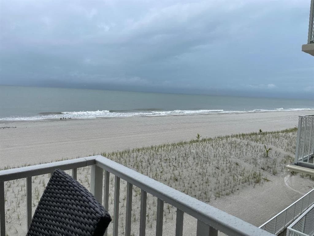 18650 GULF BOULEVARD 304 photo 5