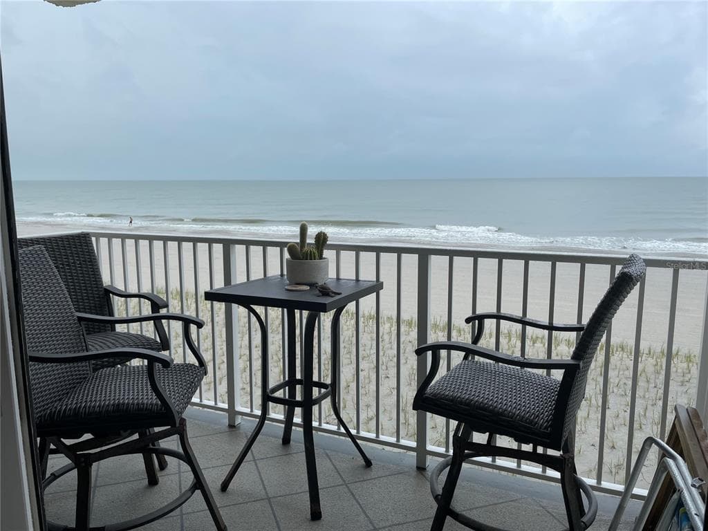 18650 GULF BOULEVARD 304 photo 4