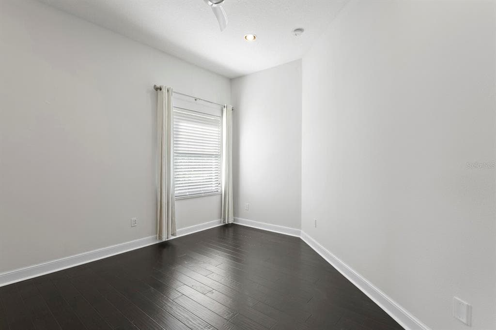 1317 JUMANA LOOP photo 17