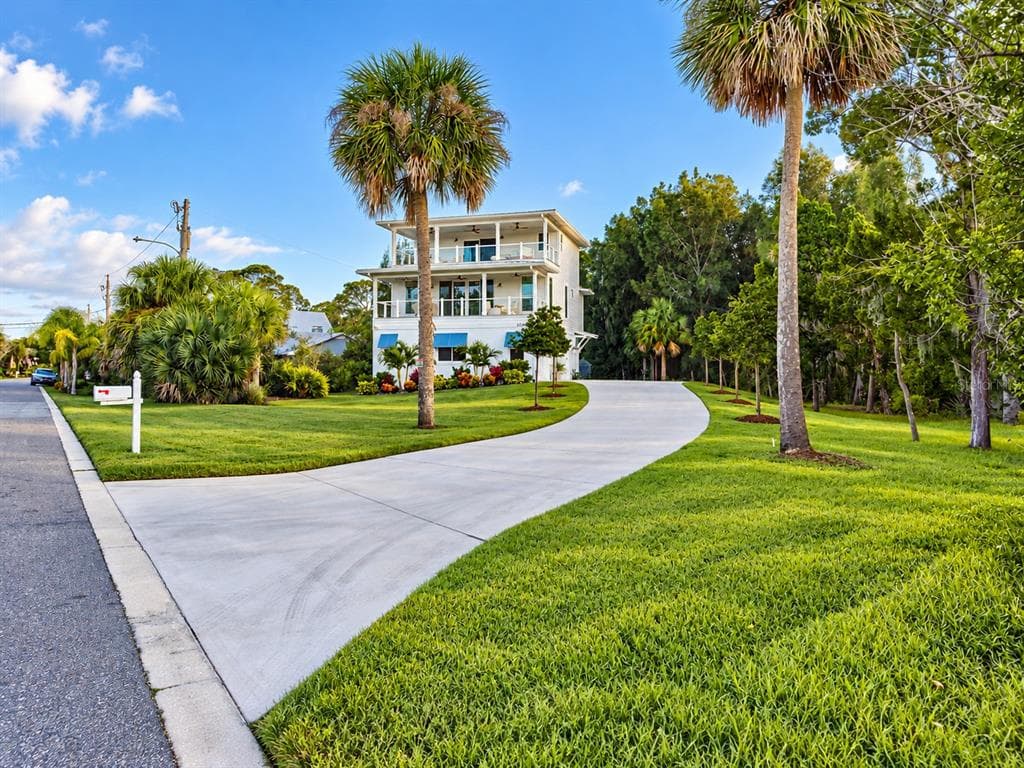 2795 SUNSET DRIVE photo 3