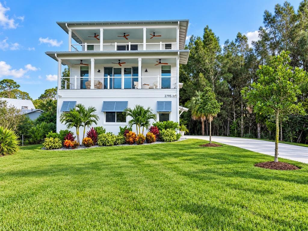 2795 SUNSET DRIVE photo 1