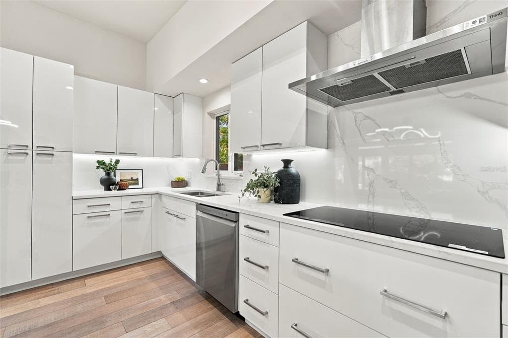 528 KEY ROYALE DRIVE photo 18