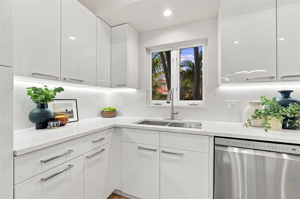 528 KEY ROYALE DRIVE photo 15