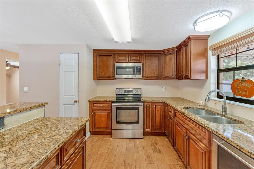 14535 SASSANDRA DRIVE photo 13