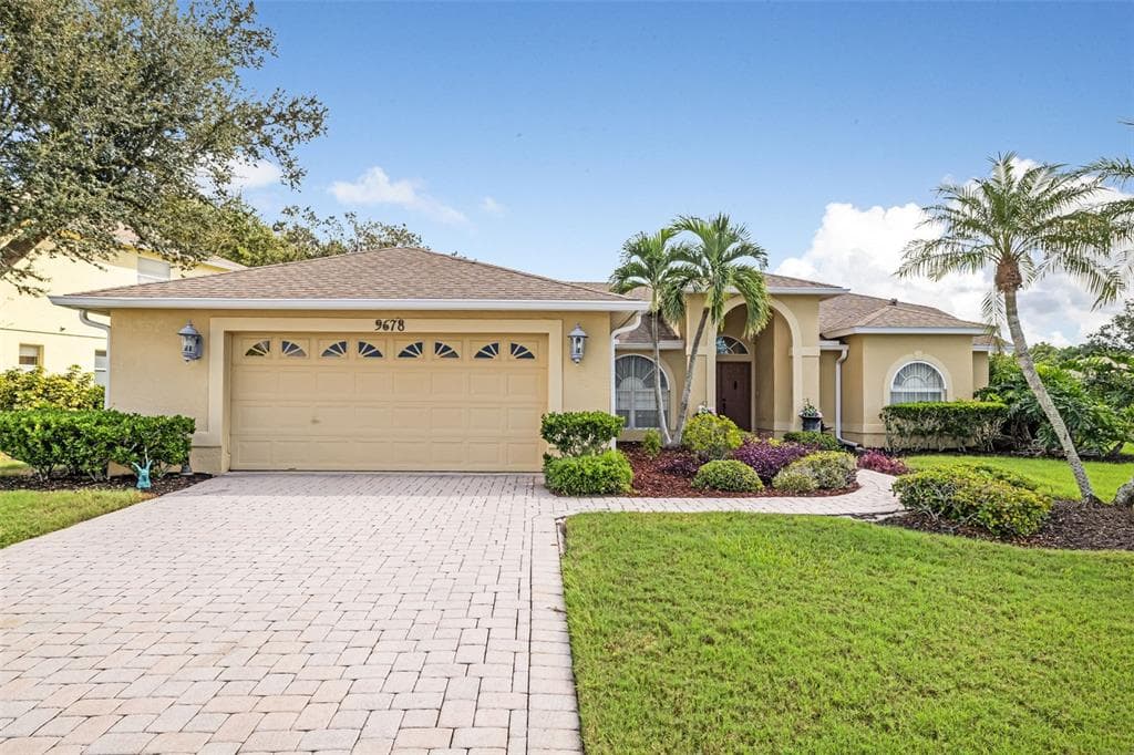 9678 KNIGHTSBRIDGE CIRCLE photo 2