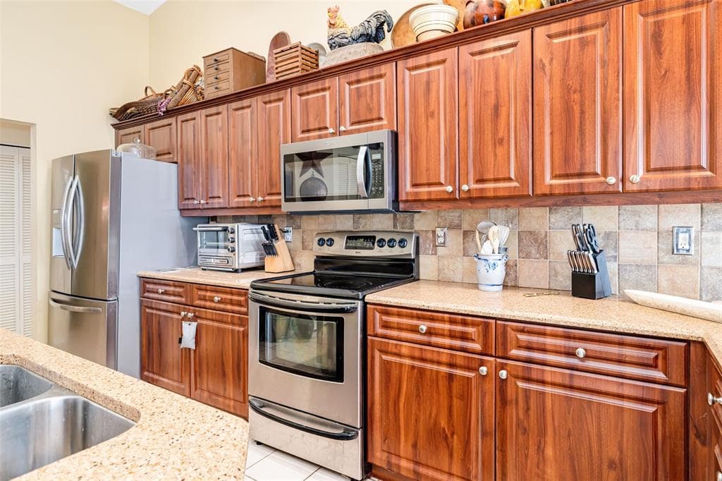 9678 KNIGHTSBRIDGE CIRCLE photo 18