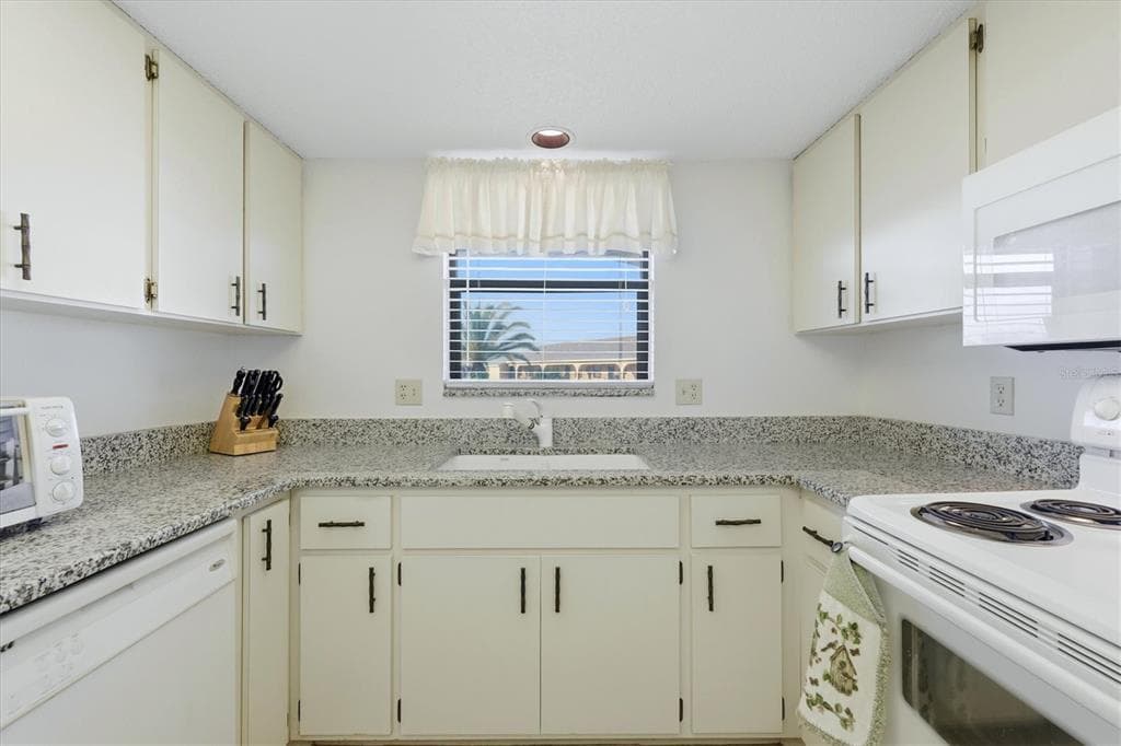 14459 RIVER BEACH DRIVE 207 photo 18