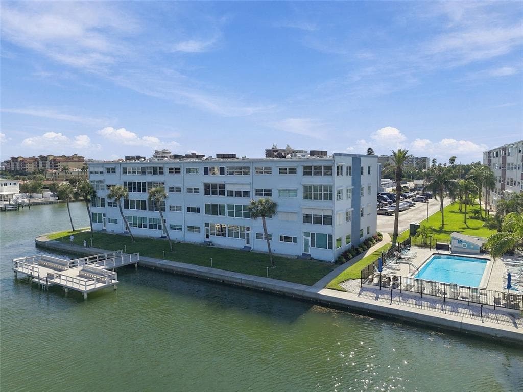 5555 GULF BOULEVARD 419 photo 1