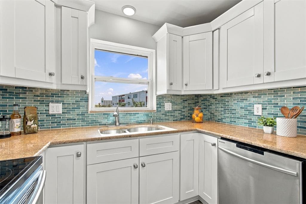 5555 GULF BOULEVARD 419 photo 10