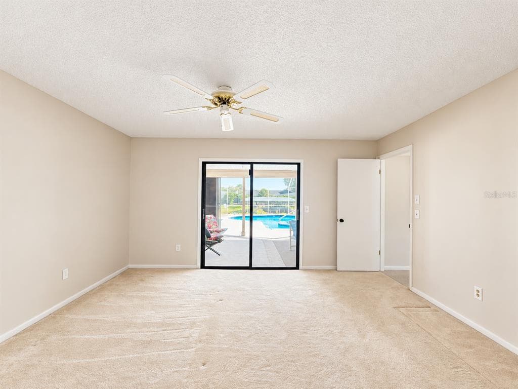 43 CHRISTOPHER COURT photo 17