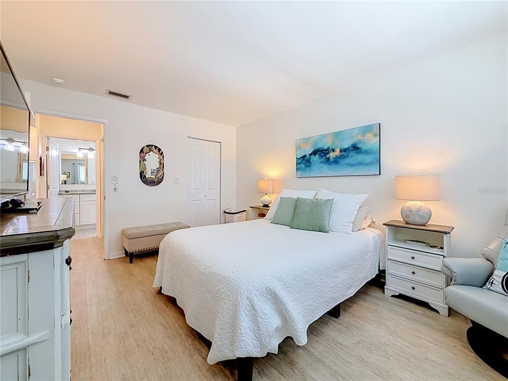 5925 SHORE BOULEVARD S 611 photo 16