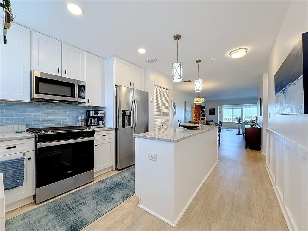 5925 SHORE BOULEVARD S 611 photo 3