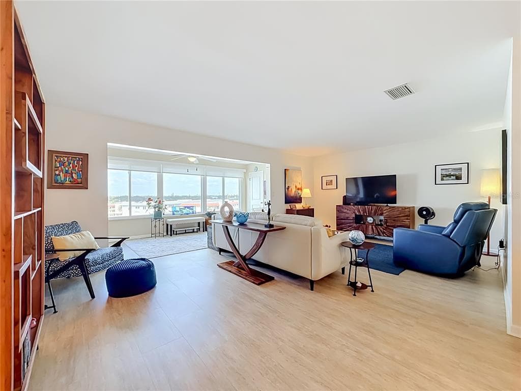 5925 SHORE BOULEVARD S 611 photo 9