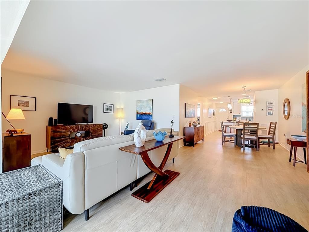 5925 SHORE BOULEVARD S 611 photo 10