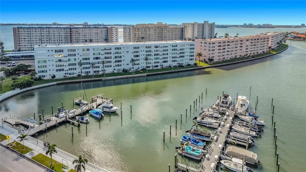 5925 SHORE BOULEVARD S 611 photo 25