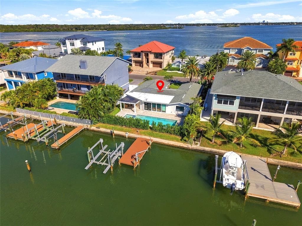 556 JOHNS PASS AVENUE photo 3