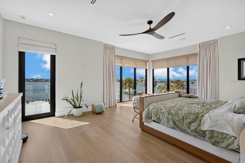33 DOLPHIN DRIVE photo 3