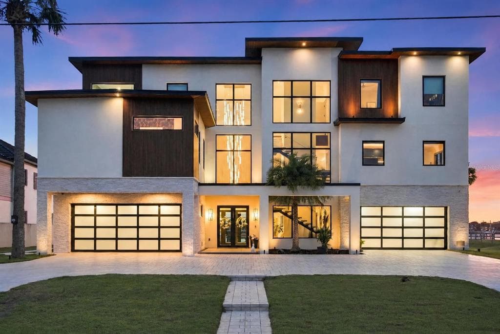 33 DOLPHIN DRIVE photo 1