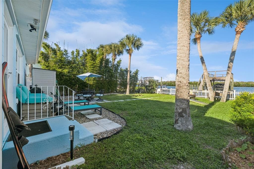 5959 RIVERSIDE DRIVE photo 3