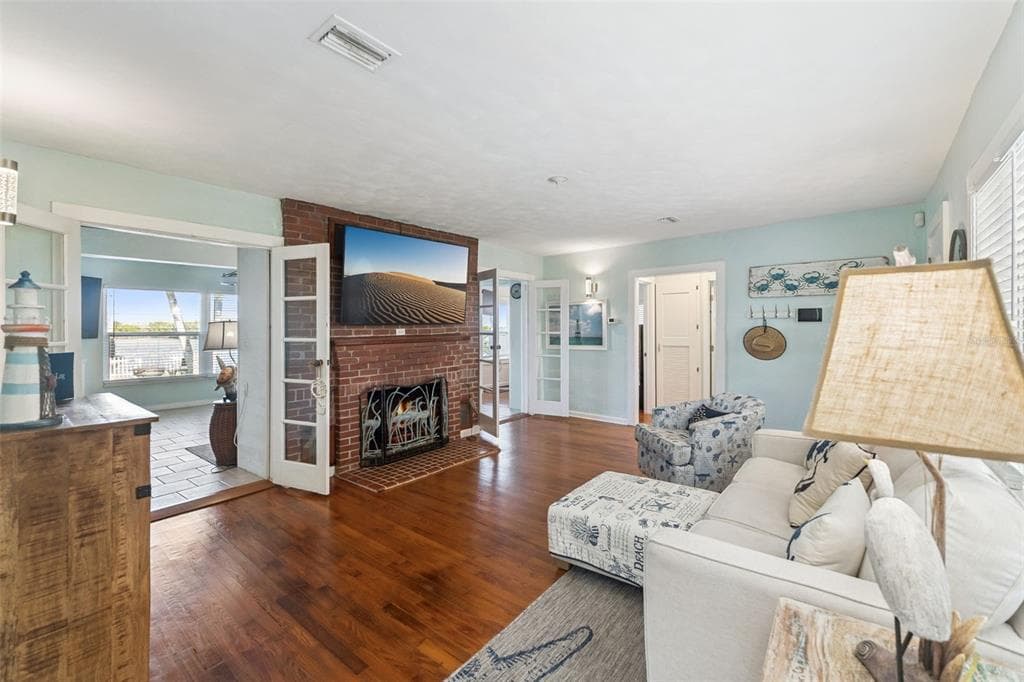5959 RIVERSIDE DRIVE photo 10