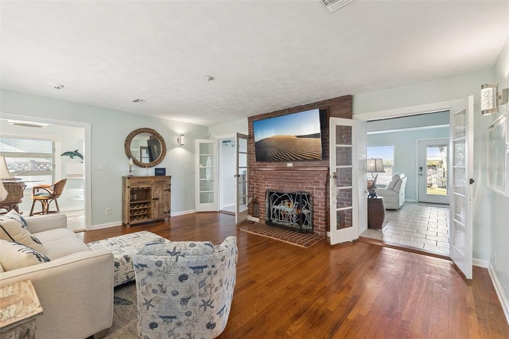 5959 RIVERSIDE DRIVE photo 18