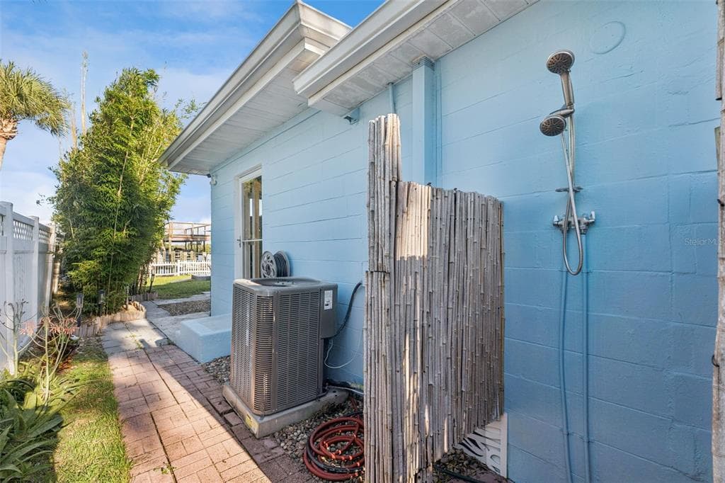 5959 RIVERSIDE DRIVE photo 25