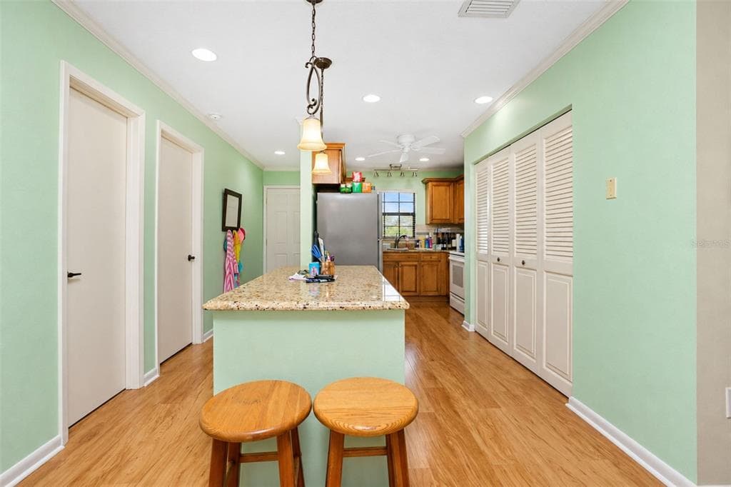 150 ENGLEWOOD ISLES PARKWAY 508 photo 13