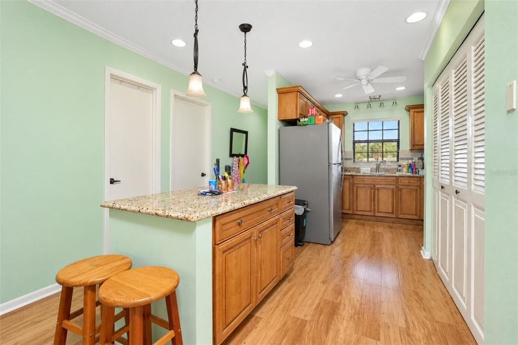 150 ENGLEWOOD ISLES PARKWAY 508 photo 16