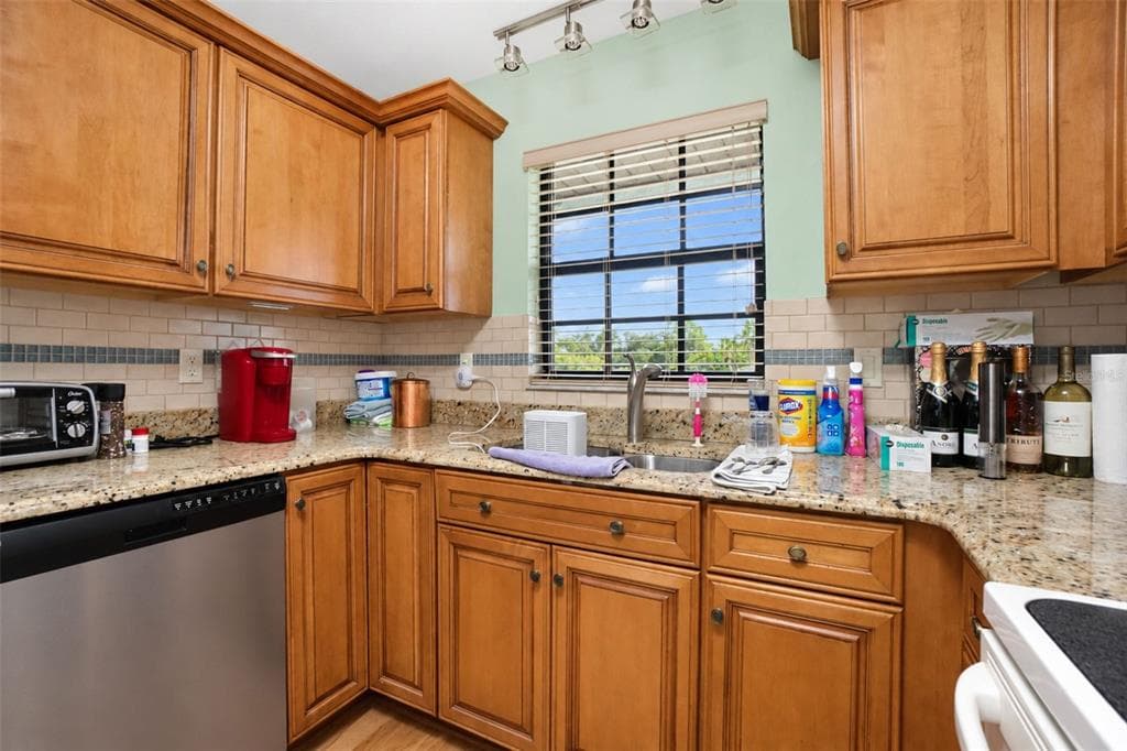 150 ENGLEWOOD ISLES PARKWAY 508 photo 7