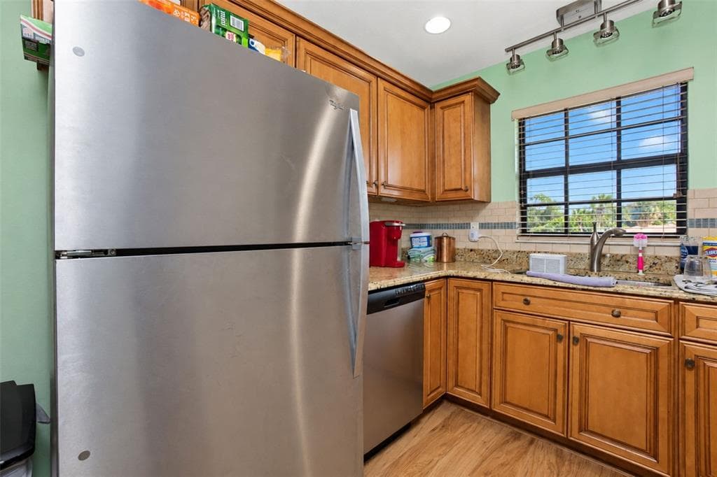 150 ENGLEWOOD ISLES PARKWAY 508 photo 9