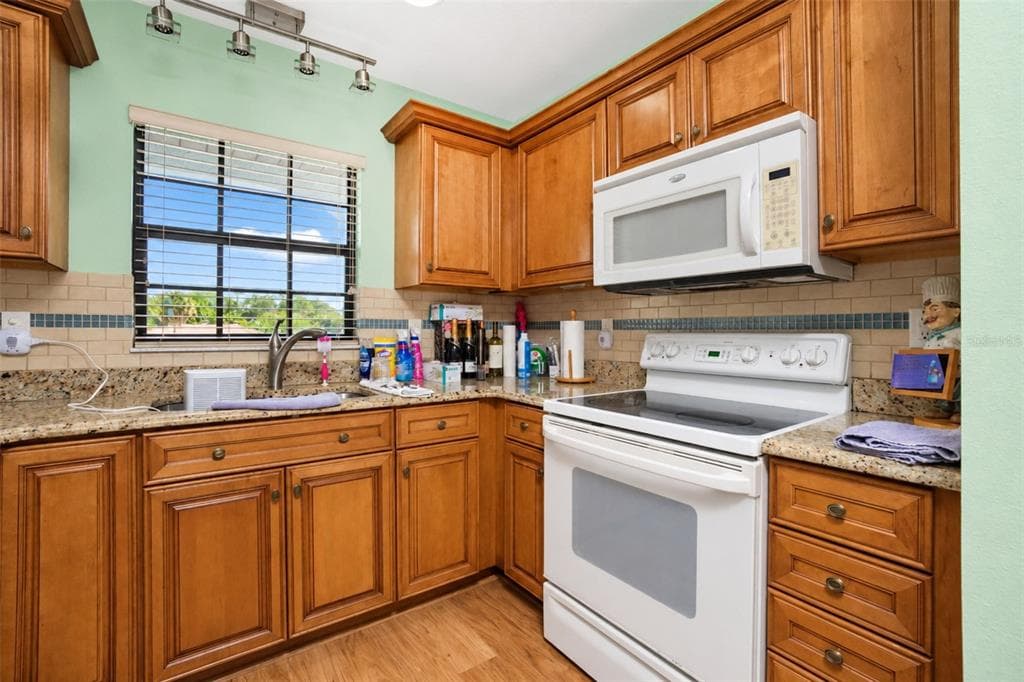 150 ENGLEWOOD ISLES PARKWAY 508 photo 10