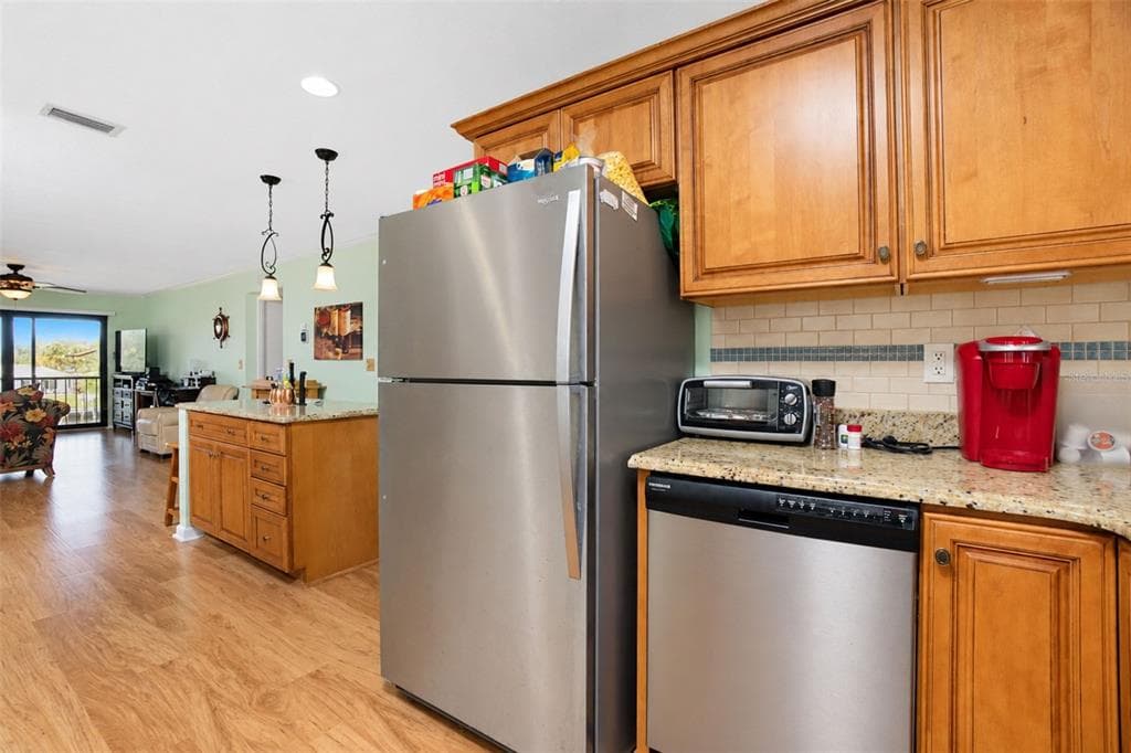 150 ENGLEWOOD ISLES PARKWAY 508 photo 11