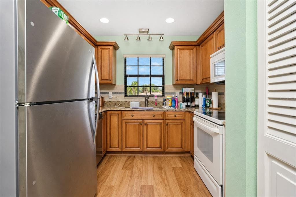 150 ENGLEWOOD ISLES PARKWAY 508 photo 8